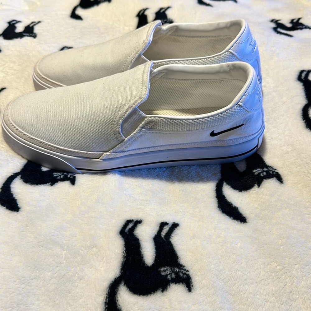 Nike Court Legacy slip ons